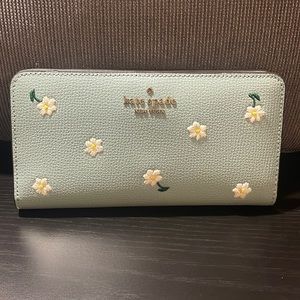 NWT Kate Spade floral wallet